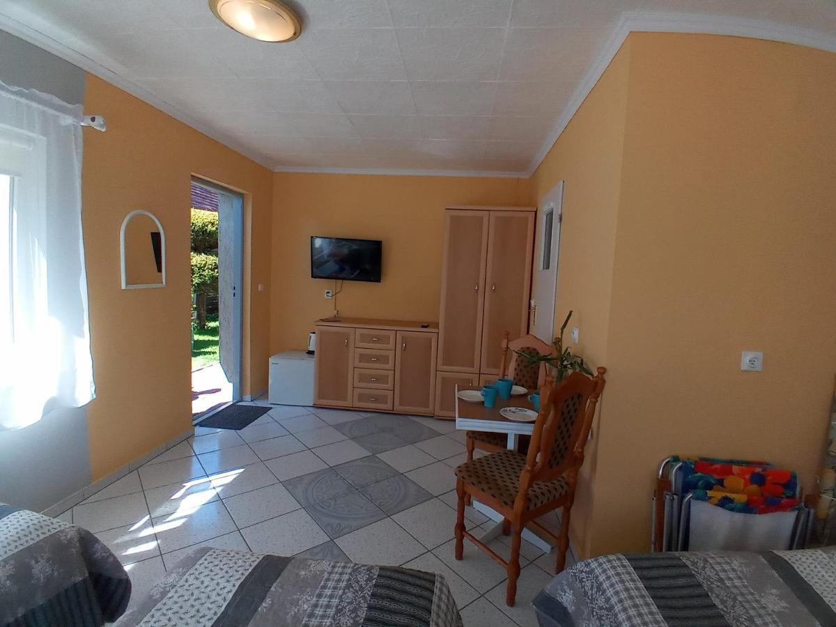 Pokoje Goscinne Akacja Resko Dzwirzyno Exterior photo